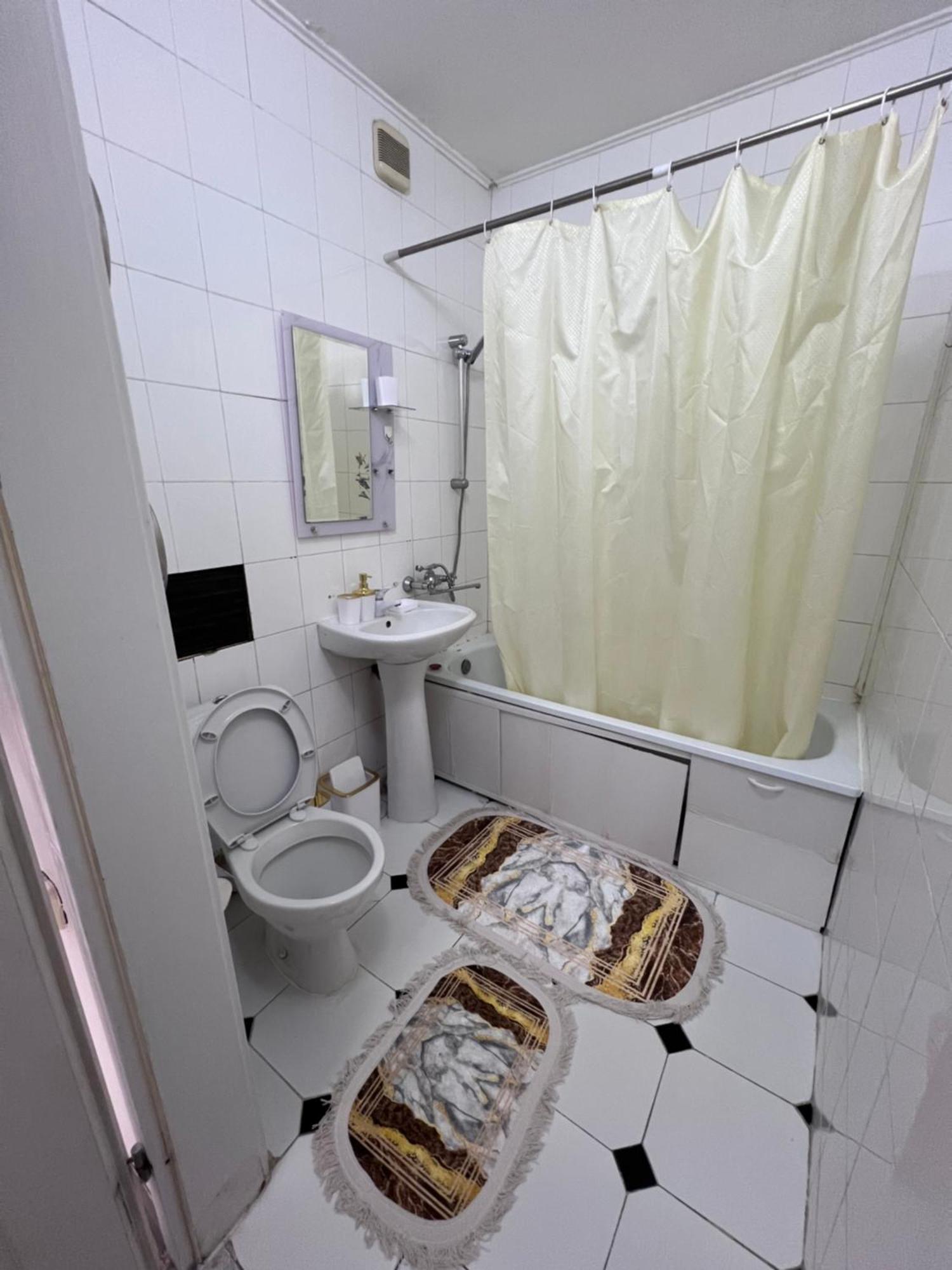 Apartment в центре города - ул. достык 48 кв 64 *