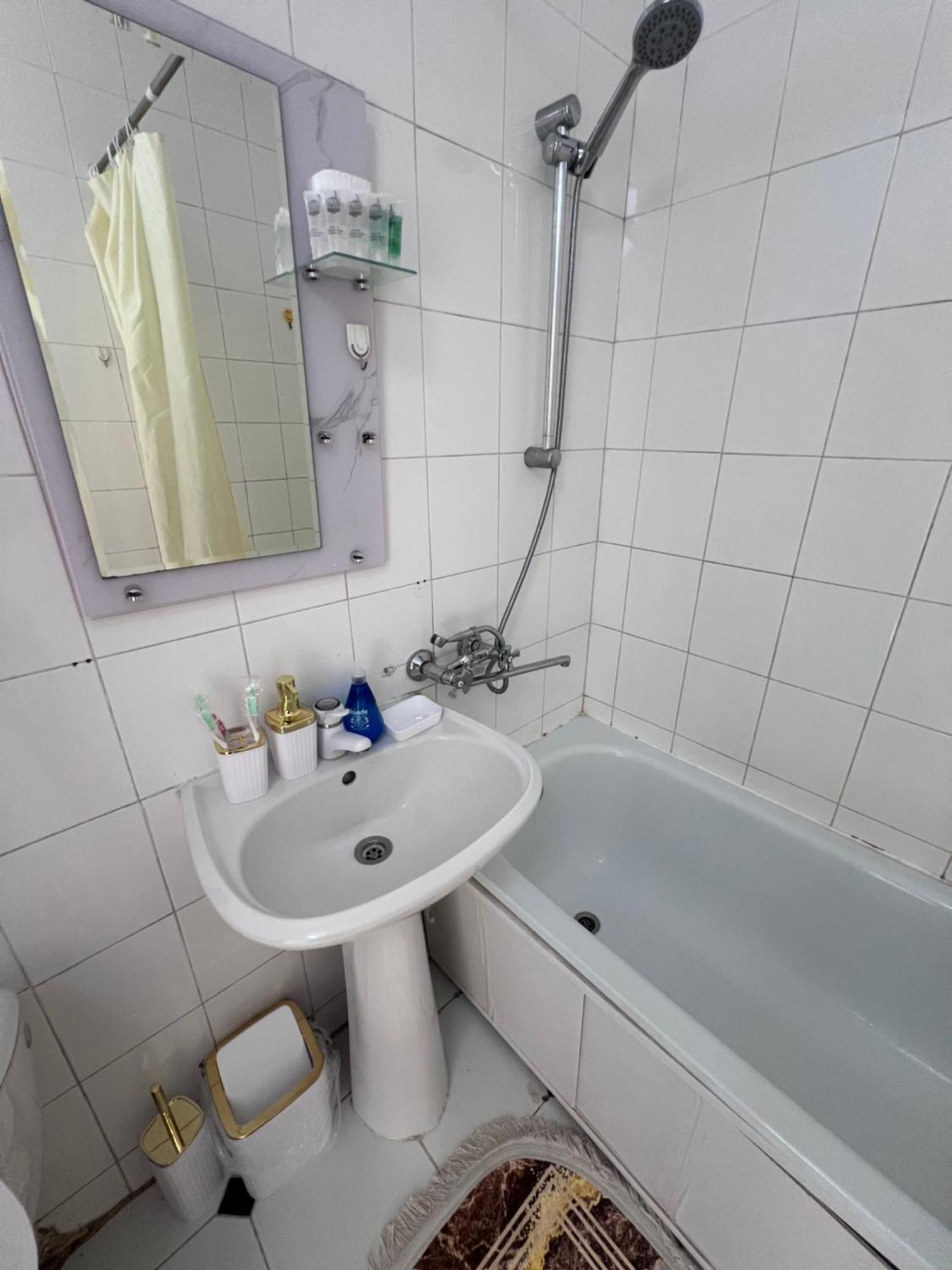 Apartment в центре города - ул. достык 48 кв 64 Almaty