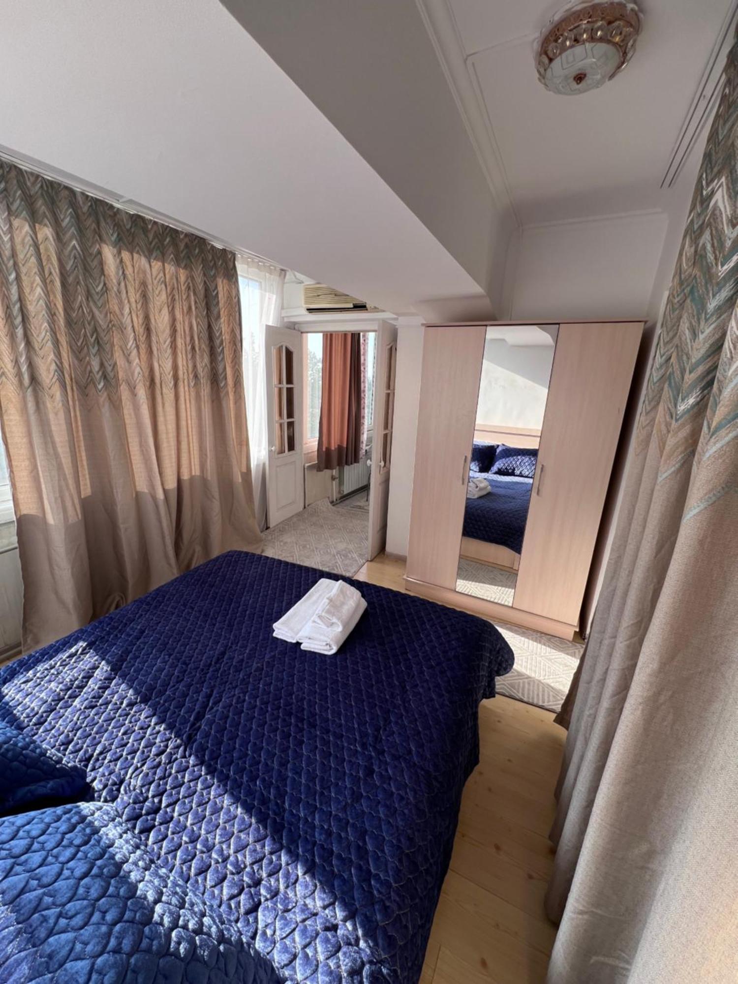 в центре города - ул. достык 48 кв 64 Apartment *