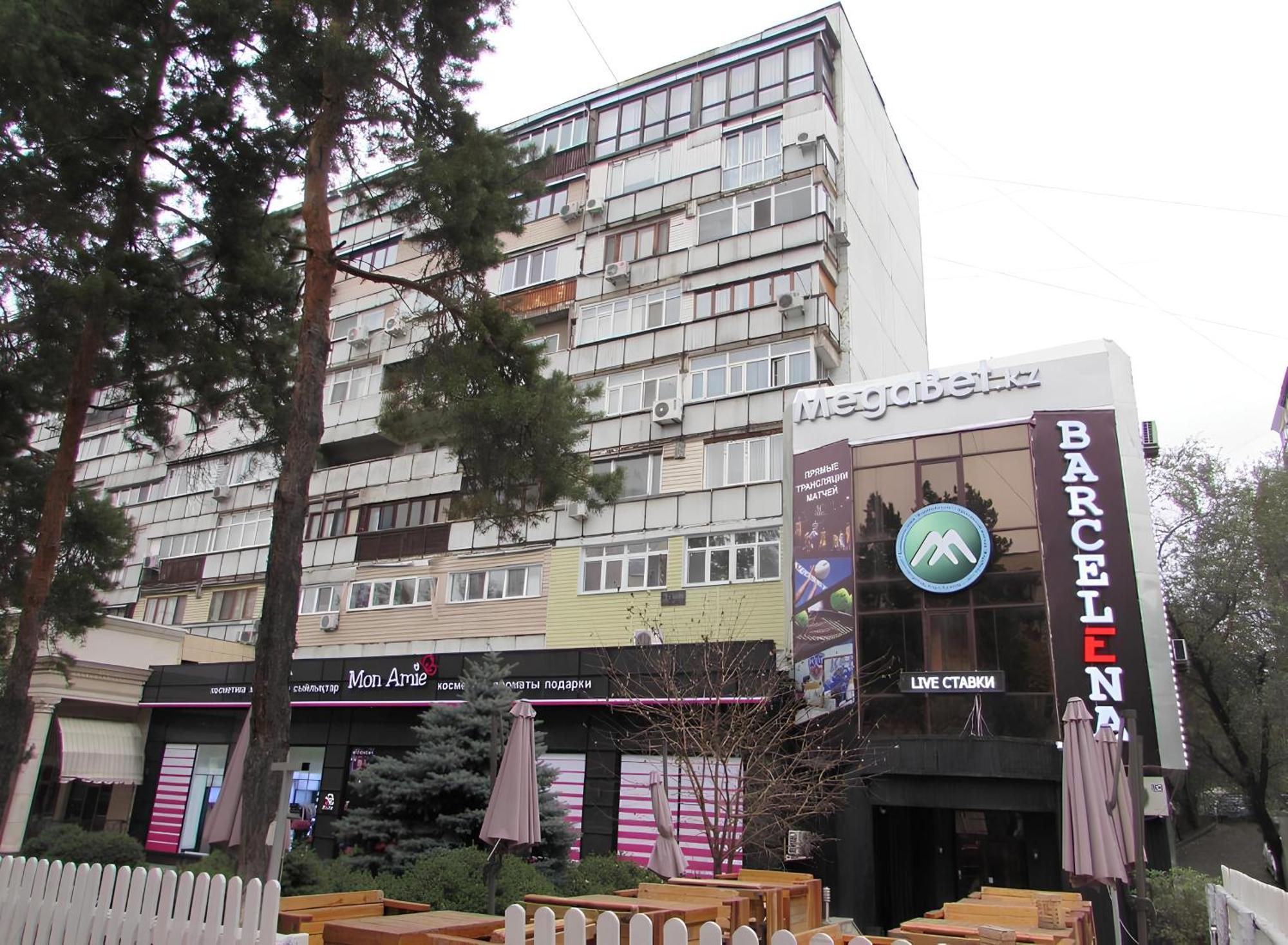 в центре города - ул. достык 48 кв 64 * Almaty
